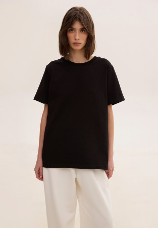 Black basic T-shirt (fabric density 190 g)
